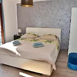 Vretenar Apartment *