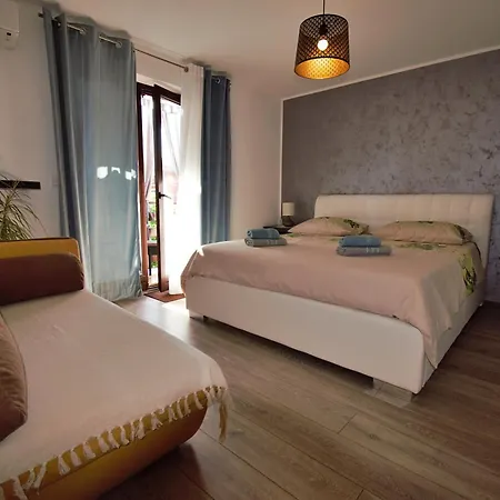 Vretenar Apartment *